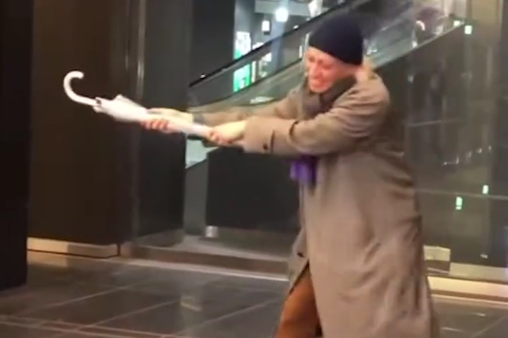 Amazing Umbrella Illusion